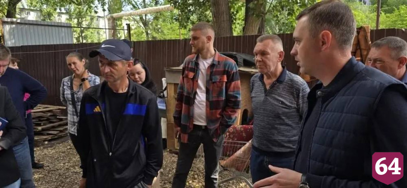 В Энгельсе продолжат осушать затопленные из-за обрушения коллектора подвалы